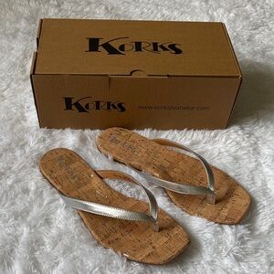 NEW In Box Korks Silver Winnie Flip Flop Sandals In Size 10M